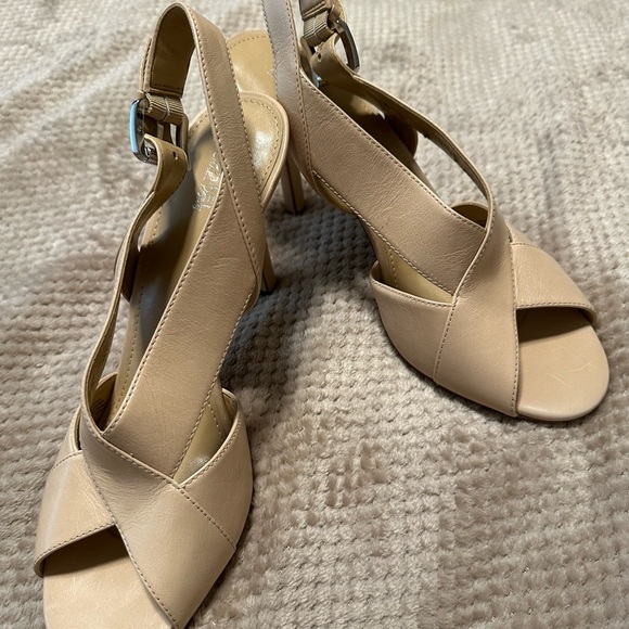 Michael Kors sandals, Size 10 M, beige - Picture 2 of 4